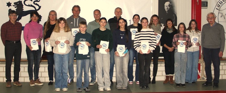 Gruppenfoto von der Jahreshauptversammlung des MTV Schöningen