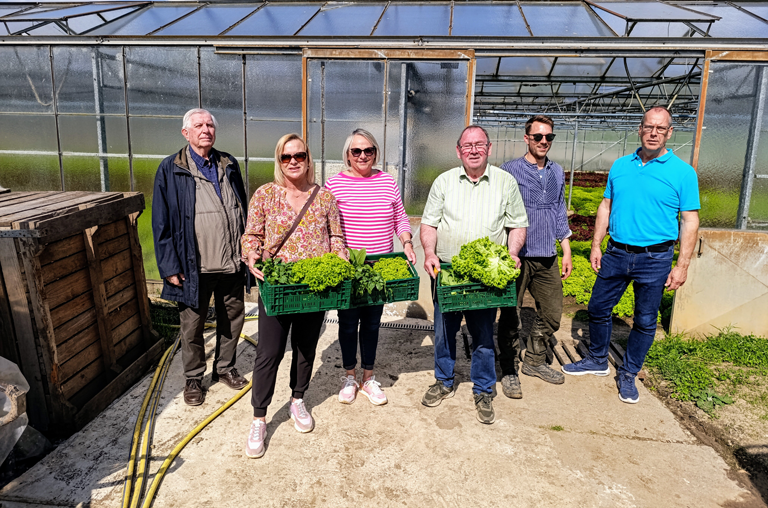 Dunja Kreiser besucht mit SPD-Ortsmitgliedern Gemüsegemeinschaft in Dettum