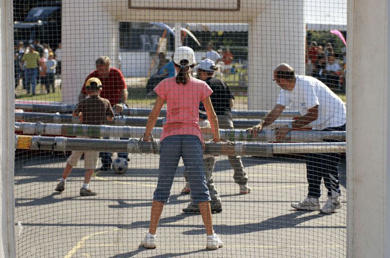 Lucklum feiert Premiere mit der Veranstaltung eines Menschenkicker-Turniers