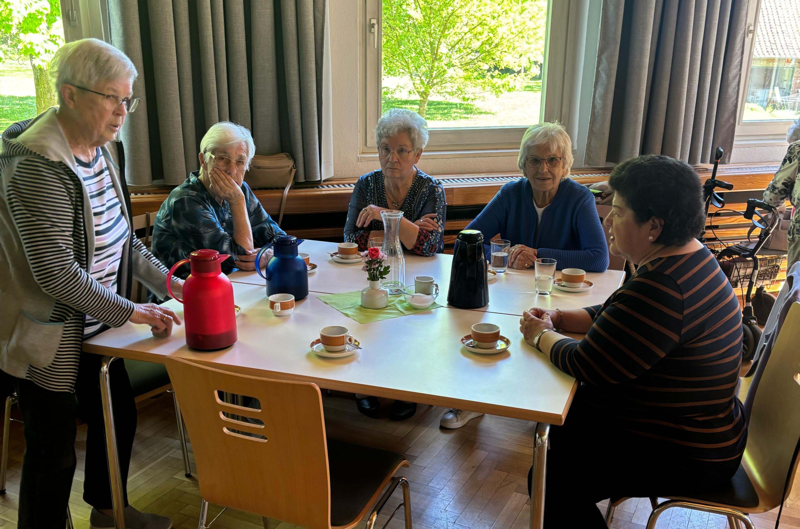 Gespräche beim Tanzkaffee