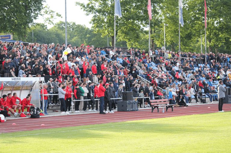 Rekord? Die FSV hat 1.064 Zuschauer im Elmstadion gezählt, die das Team verbal zum Sieg geoeitscht haben