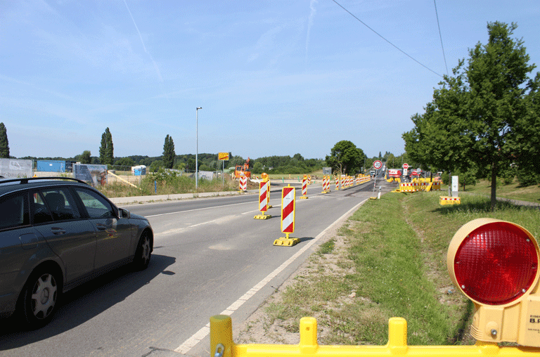Früher als ursprünglich angedacht startete die zweite Bauphase des Kreisels in Cremlingen. Wegen der Arbeiten ist eine Straße gesperrt.