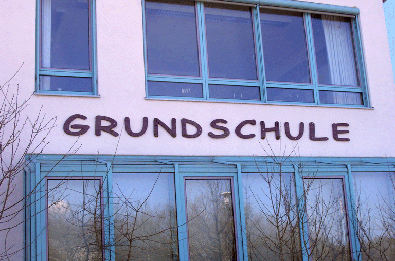 Unbekannte sind in eine Helmstedter Grundschule eingebrochen und haben sie verwüstet.