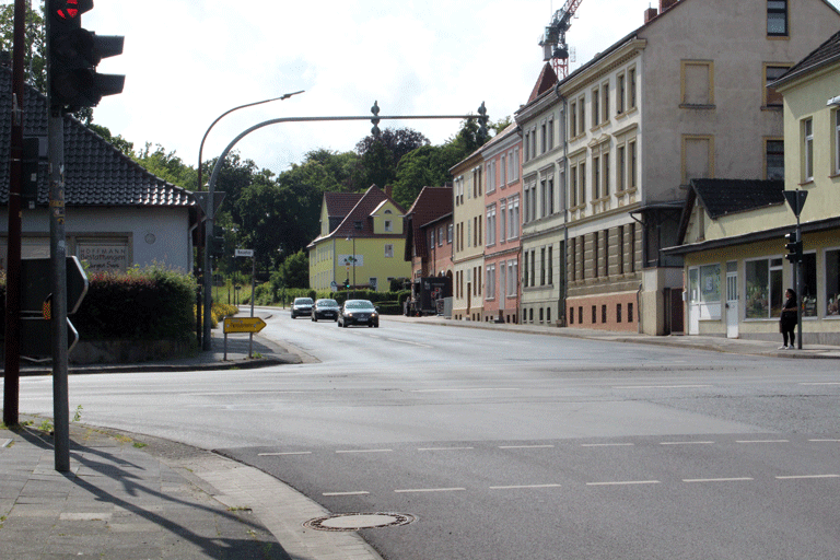 Die seit Juli gesperrte Hauptverkehrskreuzung in Schöningen soll teilweise für den Verkehr freigegeben werden.