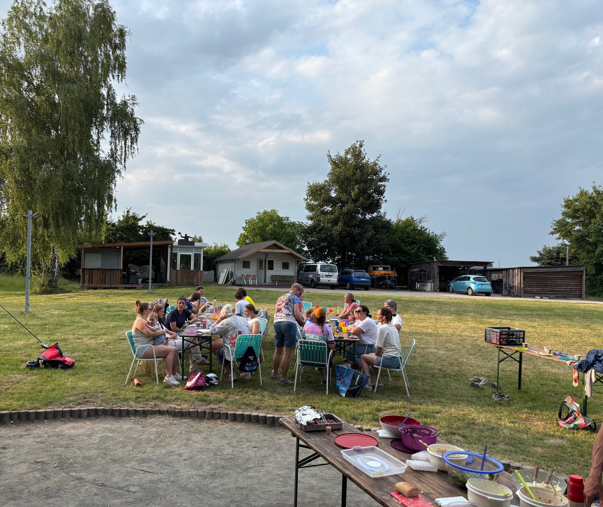 Rund 30 Schwimmerinnen und Schwimmer des WSV 21 trafen sich kürzlich zum Abteilungsgrillen