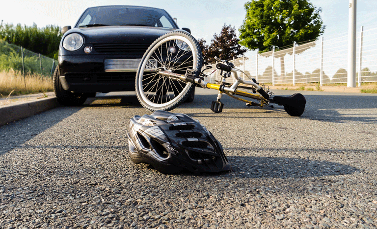 Eine 10-Jährige wurde in Wolfenbüttel von einem Auto angefahren. Der Autofahrer floh nach dem Zusammenstoß.