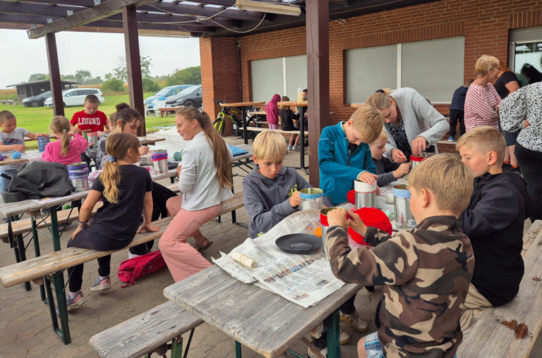 Bei der diesjährigen Ferienpassaktion des Fördervereins Hoiersdorfer Kinder e.V. drehte sich alles um das Thema Upcycling.
