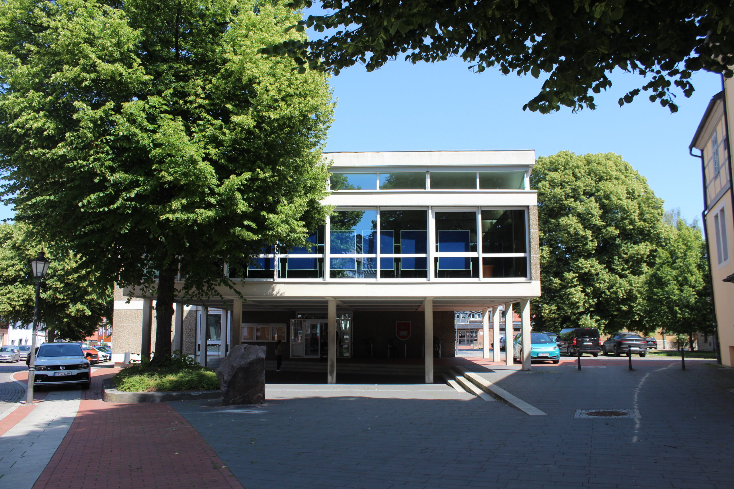 Mehrere Rathäuser in der Region haben am Tag vor dem langen Wochenende entweder teilweise oder ganz geschlossen.