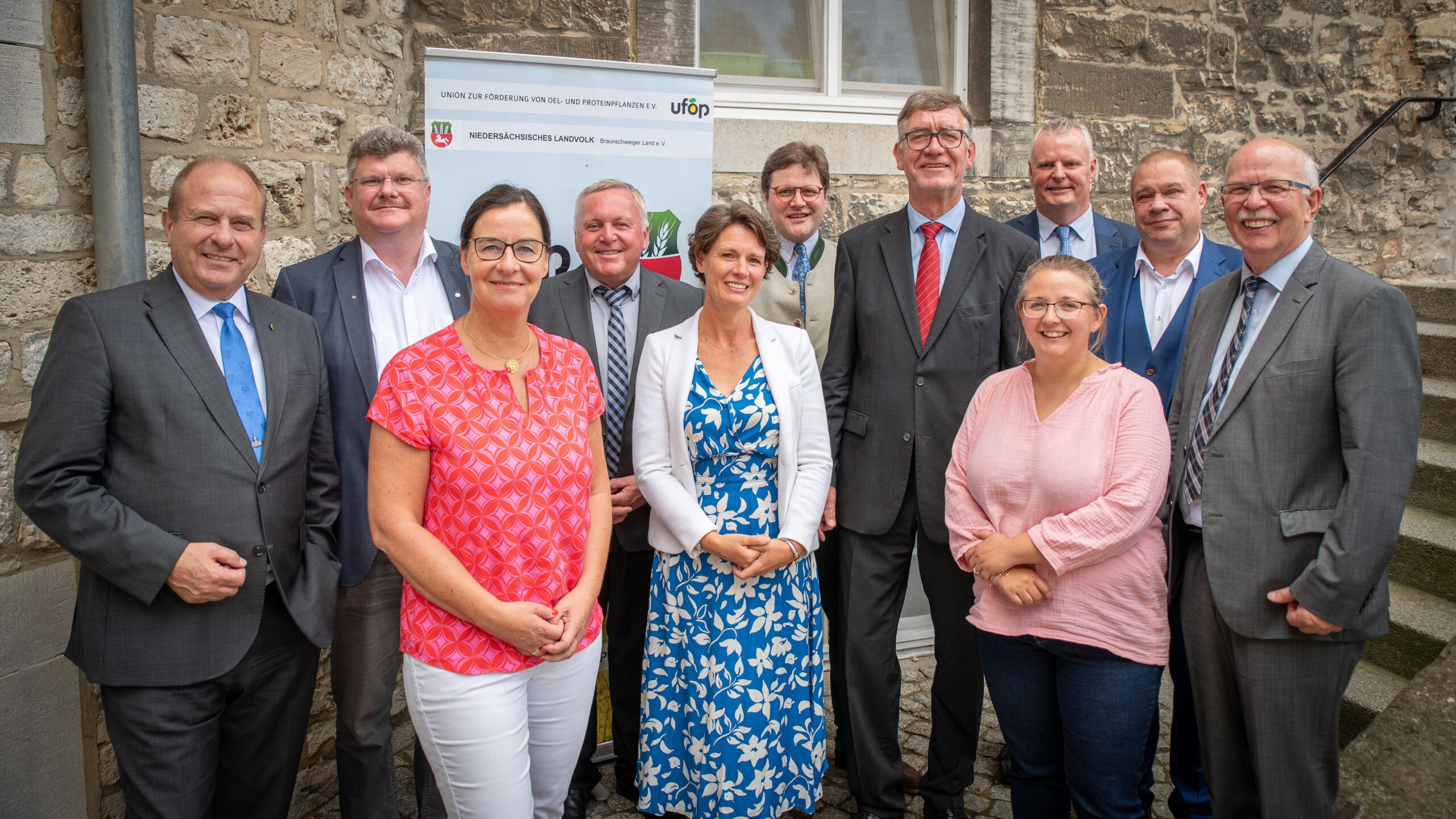 Mit einem feierlichen Festakt auf Burg Warberg fand bei den Kreislandwirten des Landkreises Helmstedt ein Generationenwechsel statt.