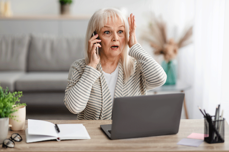 Falsche Bankmitarbeiter brachten eine Schöninger Seniorin um ihr Erspartes. Die Frau überwies den Betrügern über 20.000 Euro.