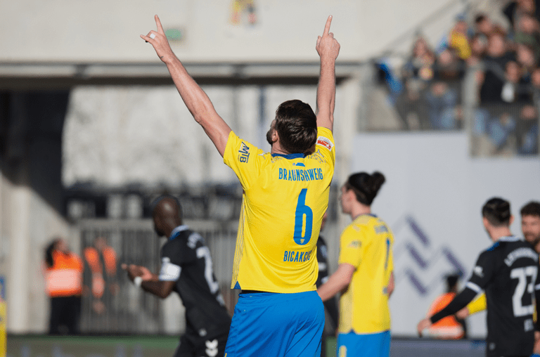Mit Ermin Bičakčić verließ ein verdienter Spieler die Eintracht. Foto: Eintracht