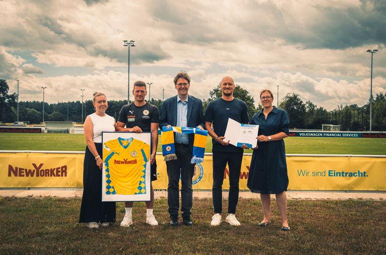 Das Nachwuchsleistungszentrum von Eintracht Braunschweig startet ab sofort mit dem Gymnasium Martino-Katharineum eine Schul-Partnerschaft.