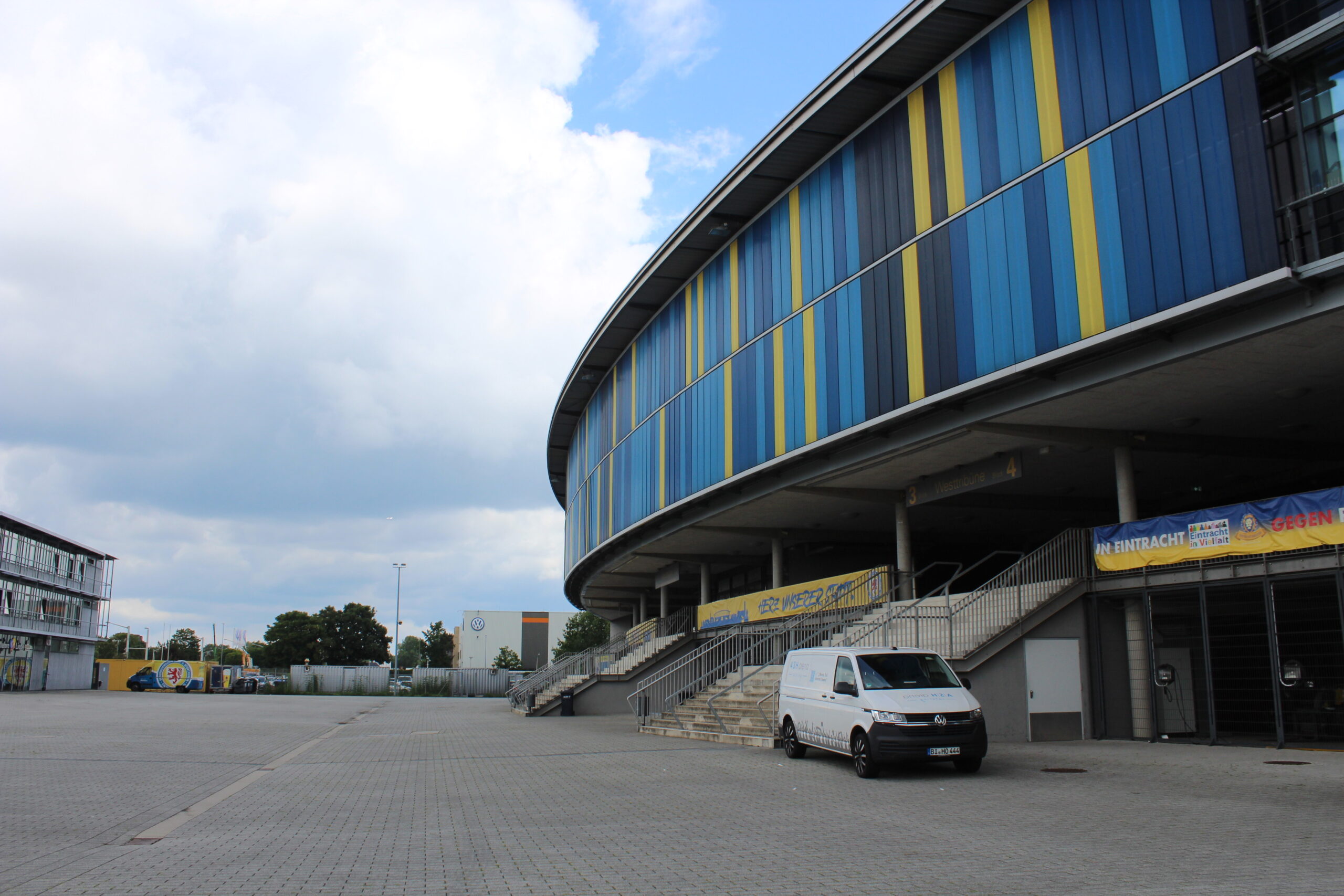 In der ersten Runde des DFB-Pokals kommt es am 26. August im Eintracht-Stadion zum Kracher gegen den amtierenden Pokalsieger VfB Stuttgart