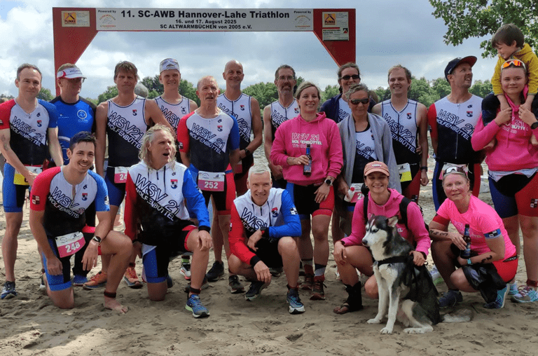 Die Athleten von der SG Wolfenbüttel 21, die beim Hannover-Lahe_Triathlon in Altwarmbüchen dabei waren