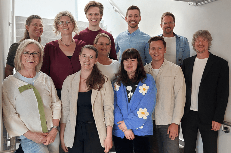 Nahmen an der vom Unternehmen dataport.kommunal durchgeführten Strategieberatung teil (v.l.n.r.): Birgit Simons (SG Baddeckenstedt), Alina Seidel (Stadt Wolfenbüttel), Melanie Wulfes (SG Baddeckenstedt), Julia Lämmke (Stadt Wolfenbüttel), Jon Stucki (SG Oderwald), Paulina Hardwick (Gemeinde Schladen-Werla), Judith Grabenhorst (Stadt Wolfenbüttel), Safet Trzaska (Landkreis Wolfenbüttel), Marko Berkhan (Landkreis Wolfenbüttel), Carsten Gras (dataport.kommunal), Julian Strauß (dataport.kommunal).