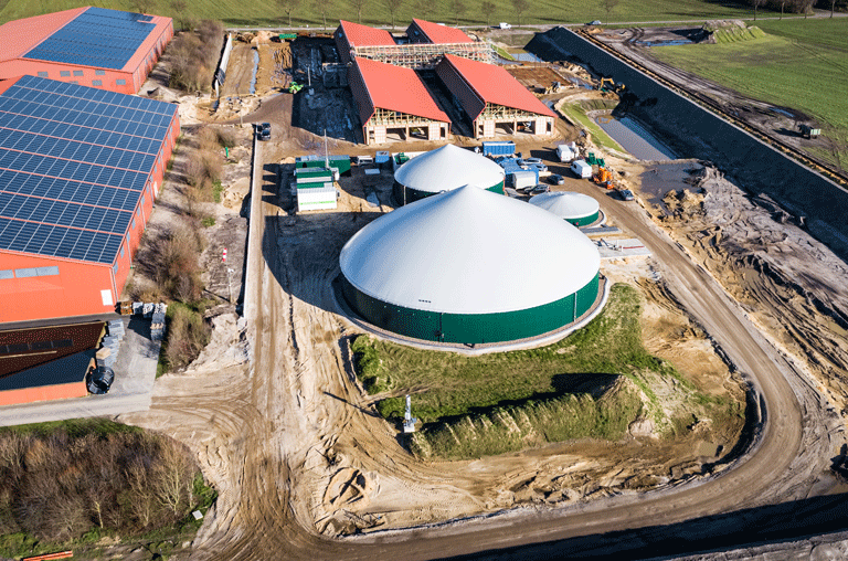 Mit einem Runderlass haben mehrere Niedersächsische Ministerien die Genehmigungsverfahren für Tierhaltungs- und Biogasanlagen verschlankt und Betreibern Erleichterungen gegeben.