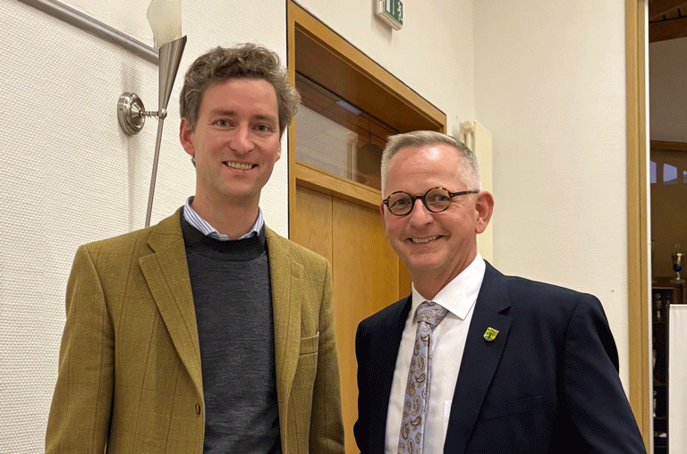 Im Rat der Samtgemeinde Elm-Asse gab es einen Personalwechsel. Ein CDU-Politiker nimmt den Platz einer Parteikollegin ein.