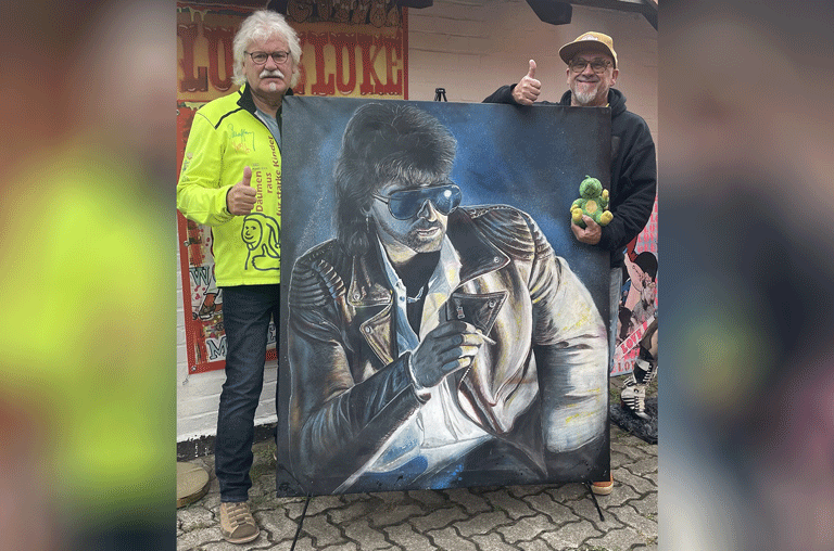 Ein Gemälde des Musikers Peter Maffay wird derzeit verlost. Der Erlös der Verlosung kommt „Unterwegs für starke Kinder“ zugute.