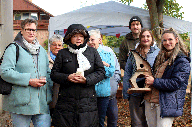 In Roklum gab es als Novum einen gelungenen Frauenflohmarkt. Der Initiatorin ging es dabei nicht nur um das Stöbern.