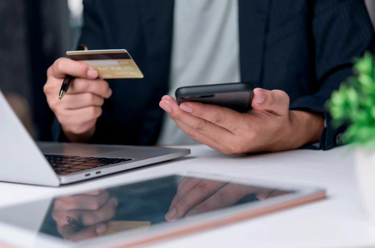 Ein 64-Jähriger aus Wolfenbüttel wurde Opfer einer Betrugsmasche. Er investierte über eine angebliche Investmentplattform Geld.