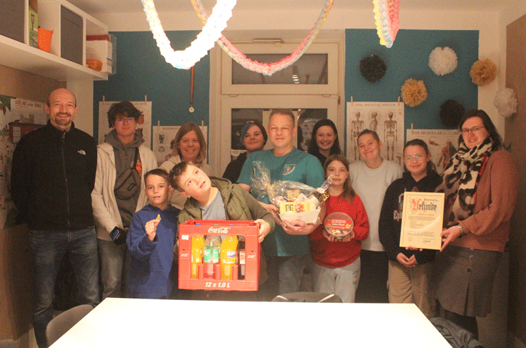 Der Leiter des Jugendrotkreuz Schöningen, Michael Baake wurde mit der Ehrung seines jahrelangen Engagements geehrt.