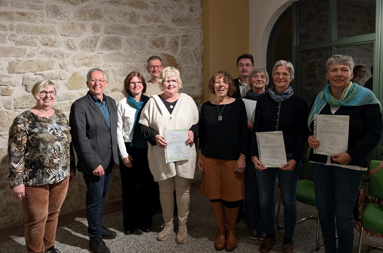 Acht neue Sterbebegleitende verstärken künftig das Team der Hospizarbeit in Helmstedt. Sie haben die Ausbildung als Begleitende absolviert.