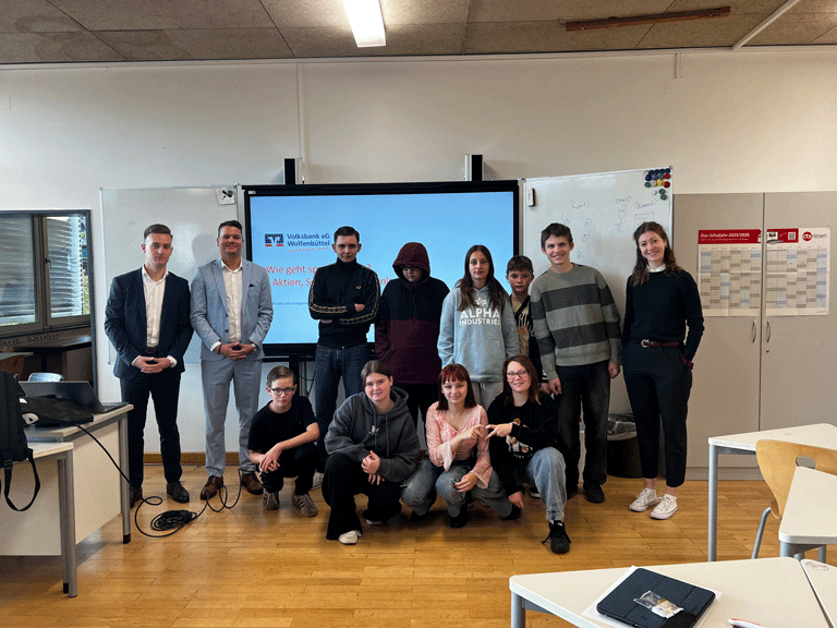 Wie funktioniert Sparen heute? Diese Frage stand im Mittelpunkt eines besonderen Unterrichtsbesuchs an der IGS Schöppenstedt.