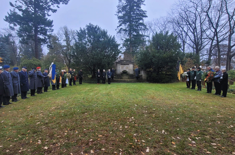 Mit einer „Stunde der Besinnung“ gedachten in Wolfenbüttel Bürger und Kommunen in Wolfenbüttel am Volkstrauertag den Opfern von Krieg.