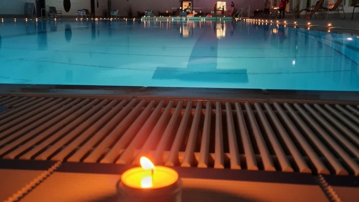 Im Badezentrum Negenborn Schöningen steht am Samstag, den 15. November, steht das nächste Candle-Light-Schwimmen an.