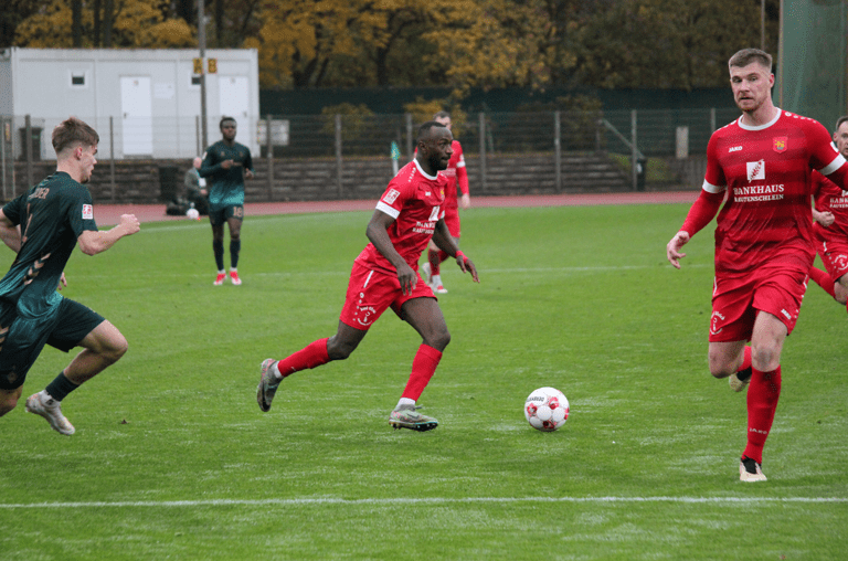 Ousman Touray glänzte beim 3:1-Sieg in Bremen als Torschütze. Foto: FSV Schöningen